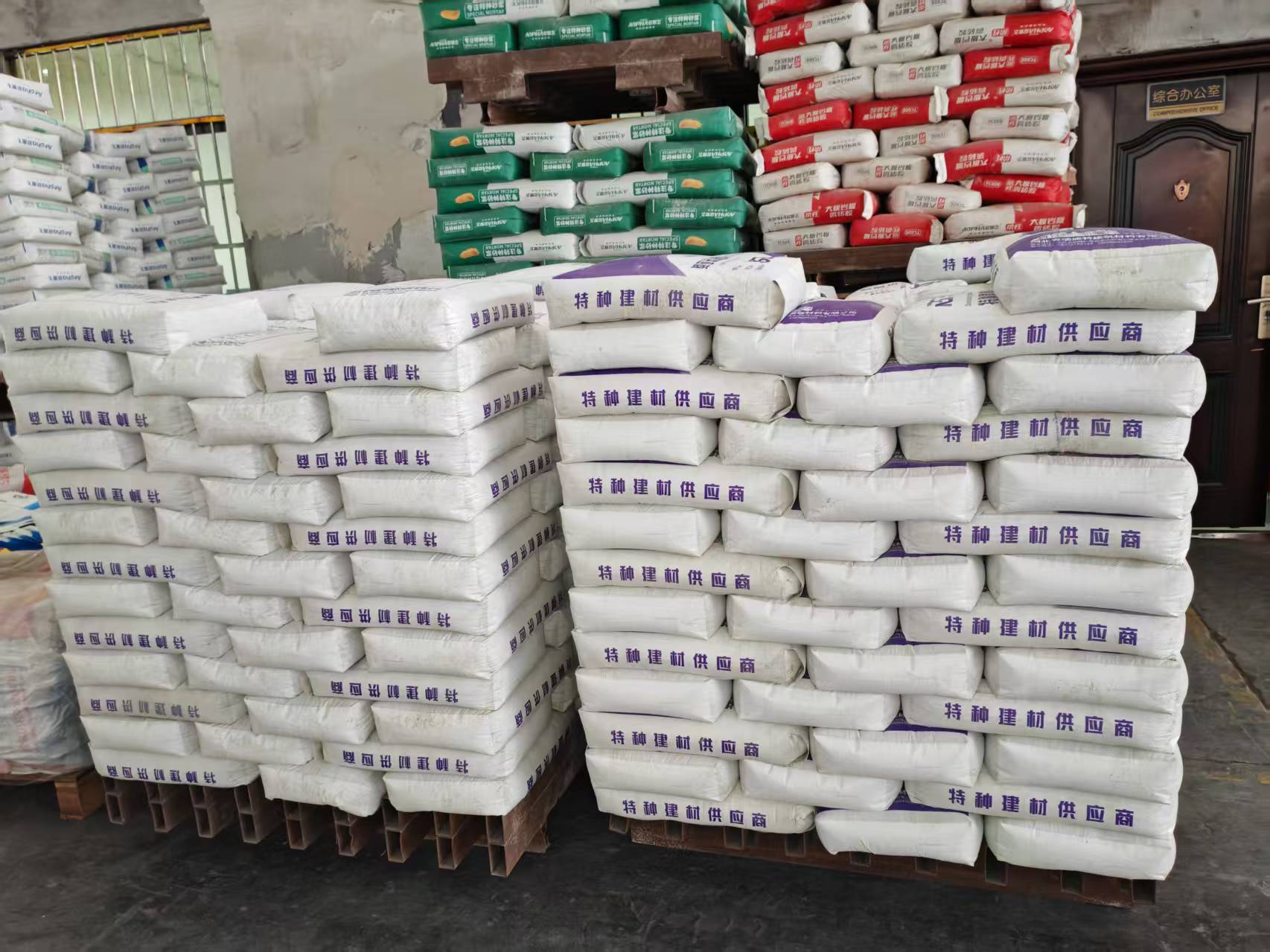 新邱拱顶带模注浆料